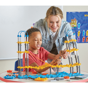 STEM EXPLORER CONSTRUIT UN PONT