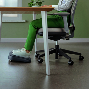 1 REPOSE-PIEDS PLASTIQUE COLORIS GRIS